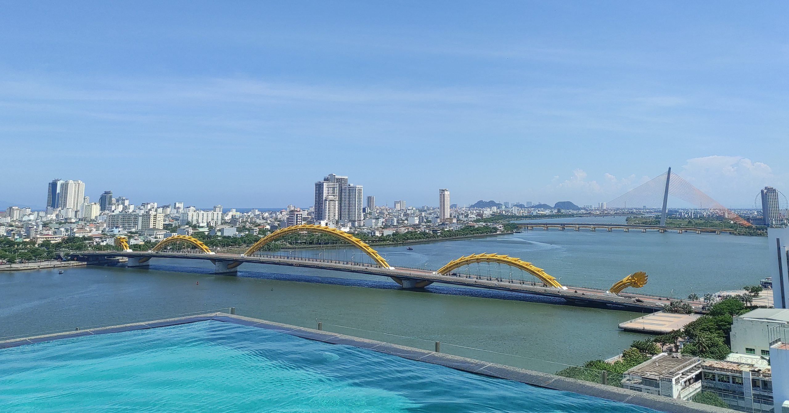 越南岘港旅游攻略：海滩、山海风光与自由行指南